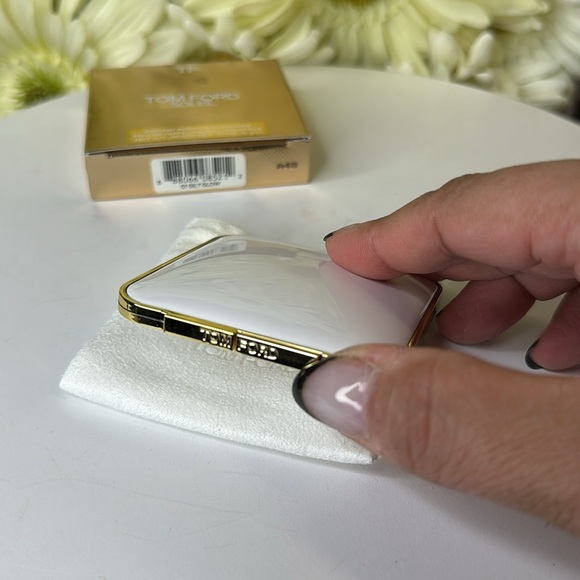 Tom Ford radiant perfecting powder color 01 Gilt Glow new LIMITED EDITION - Picture 4 of 9